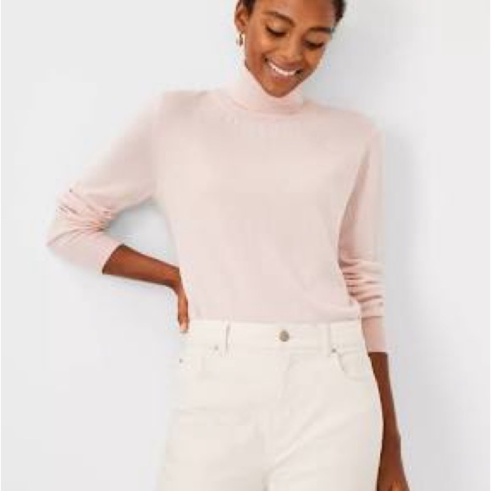 Ann Taylor Women's Cream merino wool Turtleneck Sweater size Large